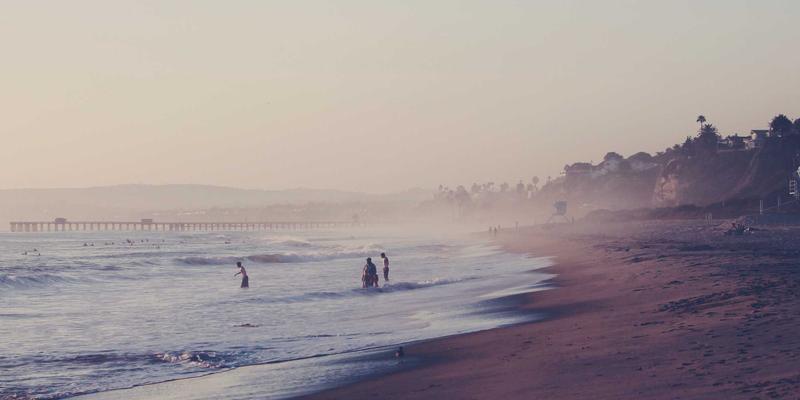 绿色时尚新篇章：阿诺金处理在不同季节与环境下对米色穿搭的稳定性评估与调整策略