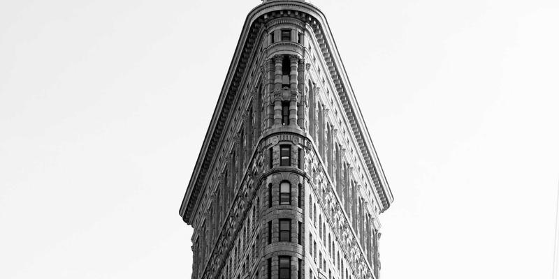 阿诺金与前列腺素家族：猪场繁殖管理的简约服装与深棕色服饰哲学